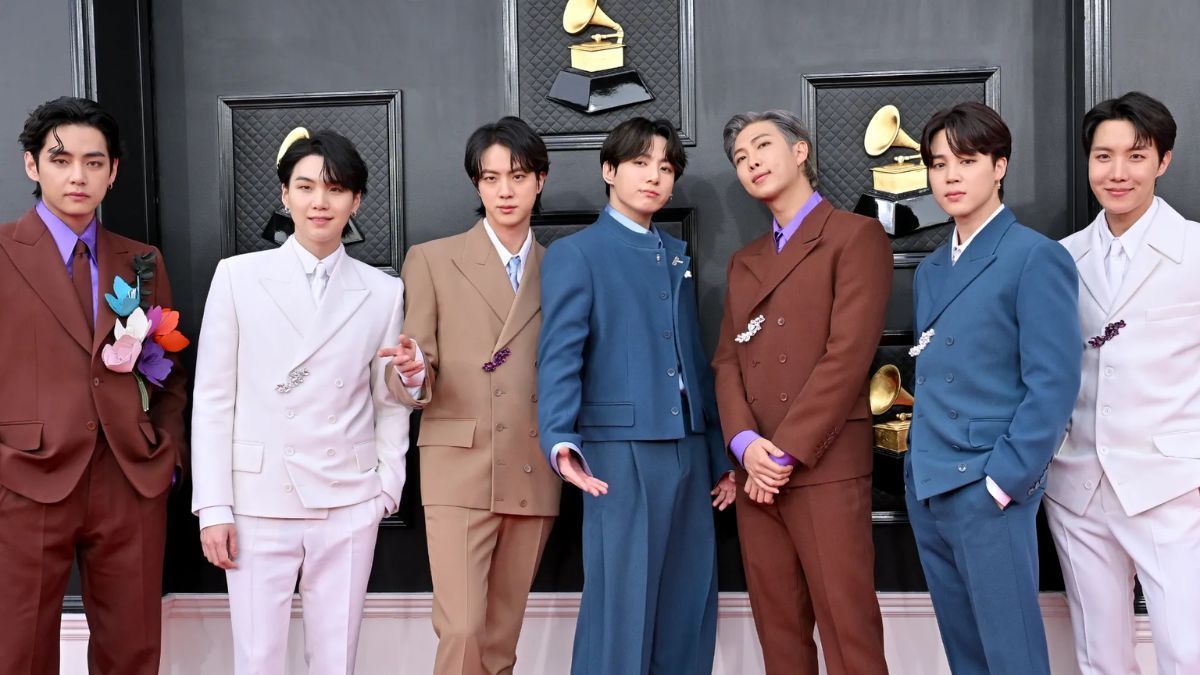 BTS cuenta con 5 nominaciones en total a los premios Grammy: Mejor interpretaci&oacute;n de pop de d&uacute;o/grupo por la canci&oacute;n "Dynamite" en 2021, "Butter" en 2022 y "My Universe" en 2023, Mejor video musical por "Yet to Come (The Most Beautiful Moment)", y una nominaci&oacute;n compartida en el &aacute;lbum "Music of the Spheres" de Coldplay a &Aacute;lbum del a&ntilde;o.