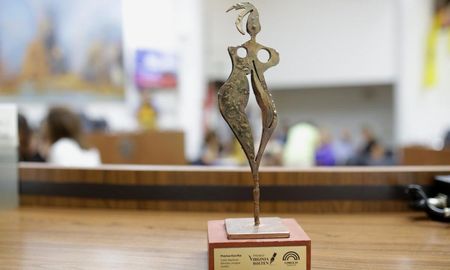 El premio reconoce a las y los profesionales que promueven la igualdad de género a partir de sus contenidos. El premio reconoce a las y los profesionales que promueven la igualdad de género a partir de sus contenidos.