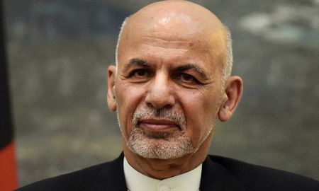 Ghani se marchó de Afganistán acompañado de un estrecho círculo de colaboradores. Ghani se marchó de Afganistán acompañado de un estrecho círculo de colaboradores.