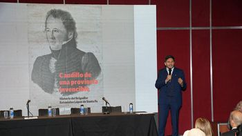 El gobernador de Santa Fe participó en Buenos Aires de la presentación de “Caudillo de una provincia invencible”, una biografía sobre el Brigadier Estanislao López editada por el Ministerio de Cultura provincial.