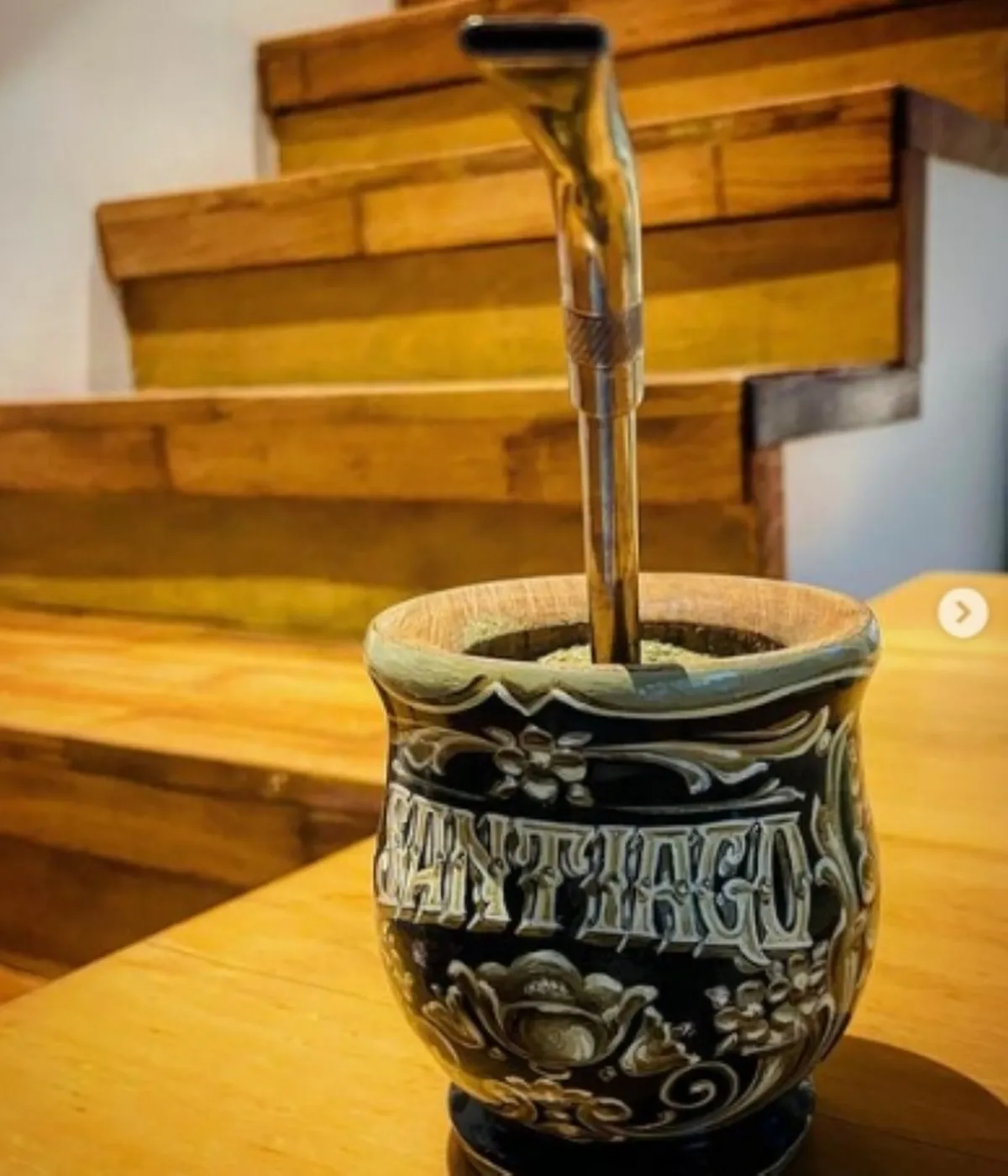 ¡Muy argentino! Santiago del Moro ha demostrado que su bebida favorita es el mate.