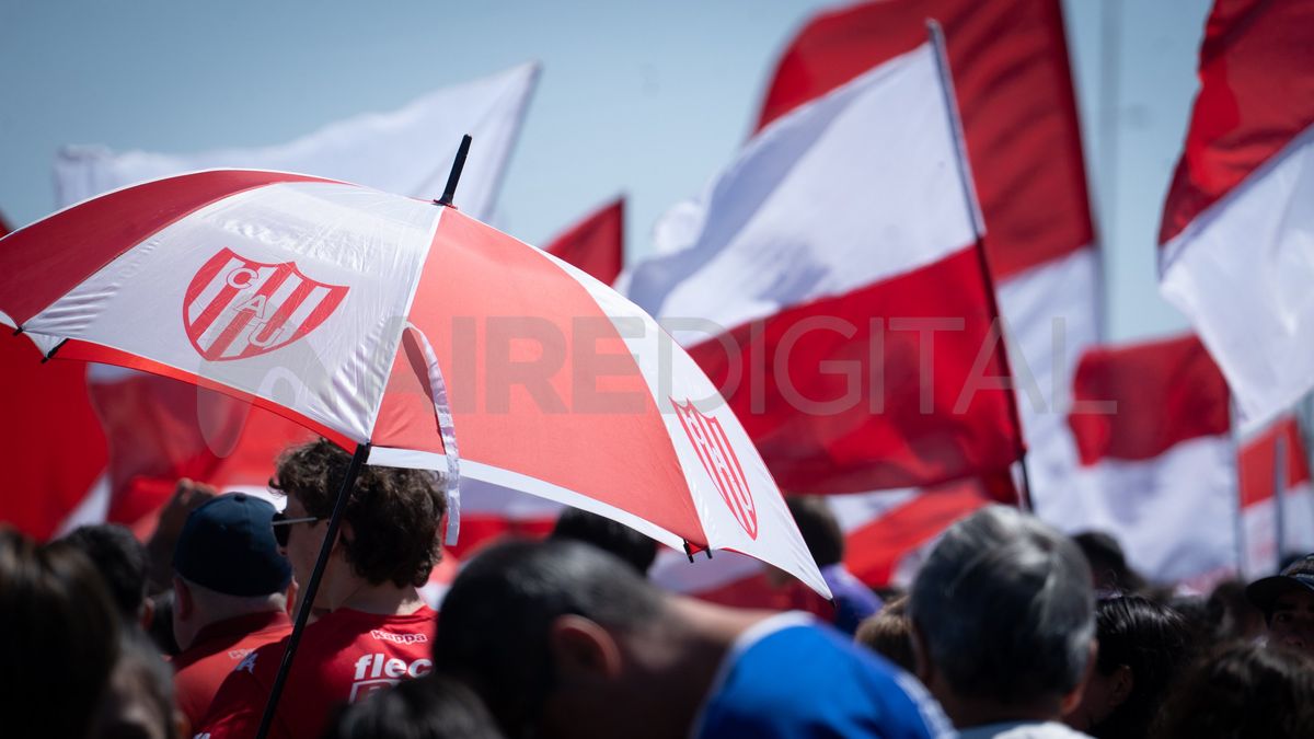 Los hinchas de Unión vivieron una fiesta con el banderazo en la previa del clásico ante Colón.