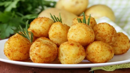 altText(Bombas de papa y queso en sartén: la receta con 3 ingredientes que resuelve tu cena por pocos pesos)}