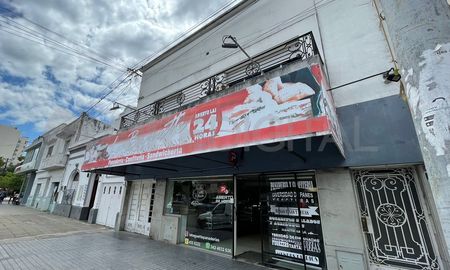 Ocurrió alrededor de las 13 en la panadería y confitería La Baguette, situada en bulevar Pellegrini y Pasaje Rodríguez. Ocurrió alrededor de las 13 en la panadería y confitería La Baguette, situada en bulevar Pellegrini y Pasaje Rodríguez.