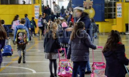 El gobernador Omar Perotti reunirá esta semana a intendentes y presidentes comunales para buscar a los chicos que dejaron la escuela. El gobernador Omar Perotti reunirá esta semana a intendentes y presidentes comunales para buscar a los chicos que dejaron la escuela.
