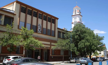 Escándalo en un colegio religioso de General Roca: vio a dos estudiantes teniendo relaciones y una docente le pidió que guarde silencio Escándalo en un colegio religioso de General Roca: vio a dos estudiantes teniendo relaciones y una docente le pidió que guarde silencio
