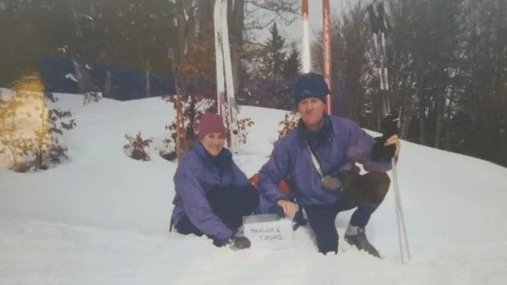 Rick y su esposa. El hombre falleció luego de batallar contra un cáncer. Foto: Rachel Woosey/Via BBC.