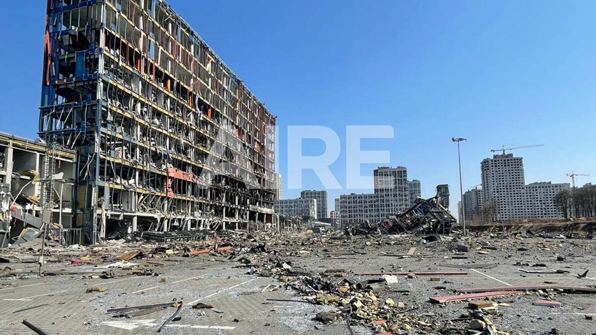El shopping atacado por los rusos en Kiev quedó destrozado por los misiles.