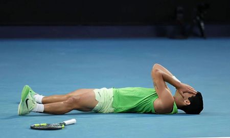 Carlos Alcaraz se impuso sobre Djokovic y se convirtió en el jugador más joven en ganar los cuatro Grand Slams con solo 22 años. Carlos Alcaraz se impuso sobre Djokovic y se convirtió en el jugador más joven en ganar los cuatro Grand Slams con solo 22 años.