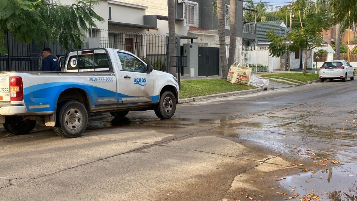 Personal de ASSA se acercó a verificar la pérdida. Los trabajos aún no han comenzado. Personal de ASSA se acercó a verificar la pérdida. Los trabajos aún no han comenzado.