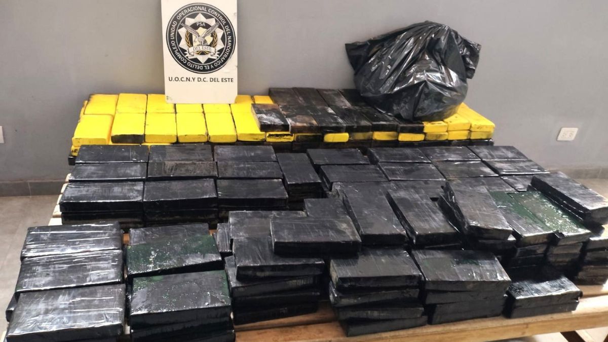 La PSA secuestró más de 250 kilos de cocaína ocultos en barriles metálicos. La PSA secuestró más de 250 kilos de cocaína ocultos en barriles metálicos.