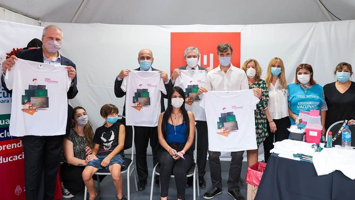 El presidente Alberto Fernández lanzó este mediodía desde la localidad bonaerense de Morón un operativo de vacunación para docentes y alumnos rumbo al inicio del ciclo lectivo 2022.