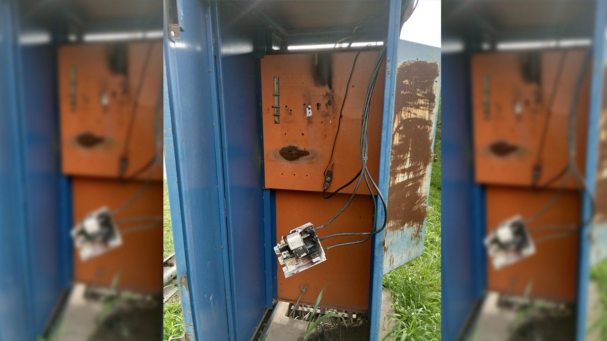 El tablero que controla la iluminación en el Parque del Sur y en el parque de la Constitución fue vandalizado y robado. 