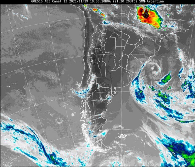 En la imagen satelital se observa cielo despejado en toda la región, y poca nubosidad en todo el territorio argentino.