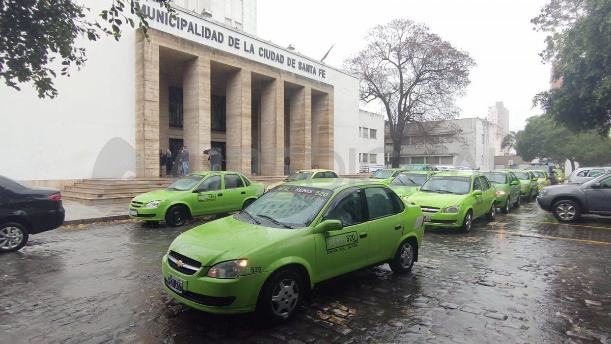 Taxistas y remiseros expresaron su preocupación por el funcionamiento irregular de las aplicaciones. 