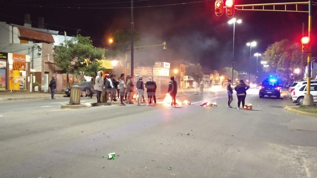 El robo ocurrió a pocos metros del reclamo de familiares de detenidos en la seccional 9na.&nbsp;