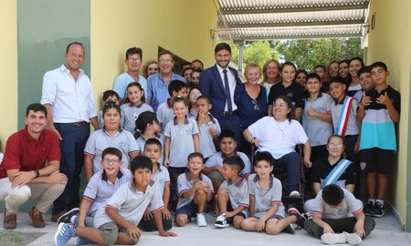 El gobernador Maximiliano Pullaro inauguró el ciclo escolar en San Justo. El gobernador Maximiliano Pullaro inauguró el ciclo escolar en San Justo.