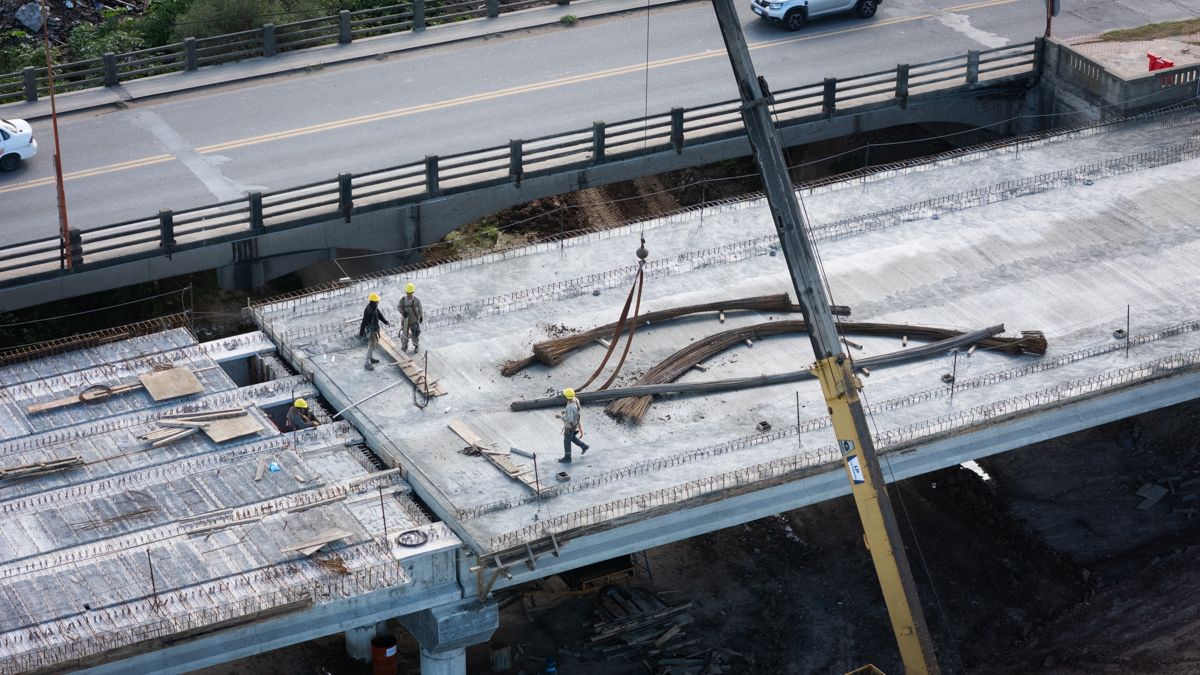 La obra del nuevo puente Santa Fe-Santo Tomé avanza a buen ritmo.