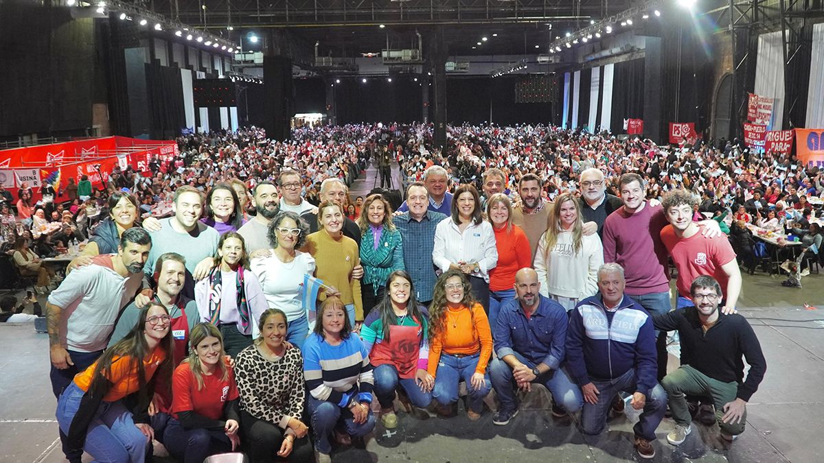 El Partido Socialista celebró el tradicional locro de Día de la Independencia Nacional en un salón Metropolitano colmado por más de 4.000 personas.