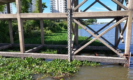Este lunes por la mañana, el hidrómetro del puerto de Santa Fe marcaba una altura de 4,15 metros para el río Paraná. Este lunes por la mañana, el hidrómetro del puerto de Santa Fe marcaba una altura de 4,15 metros para el río Paraná.