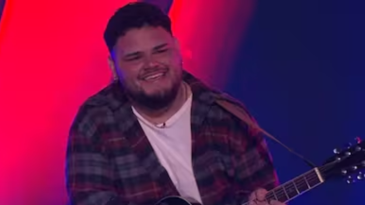 Un participante se cayó en el escenario de La Voz Argentina antes de cantar y el video se volvió viral: Qué pelot...