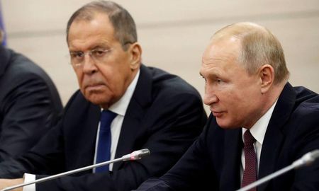 La Unión Europea evaluará sanciones contra Putin y Lavrov este viernes. La Unión Europea evaluará sanciones contra Putin y Lavrov este viernes.