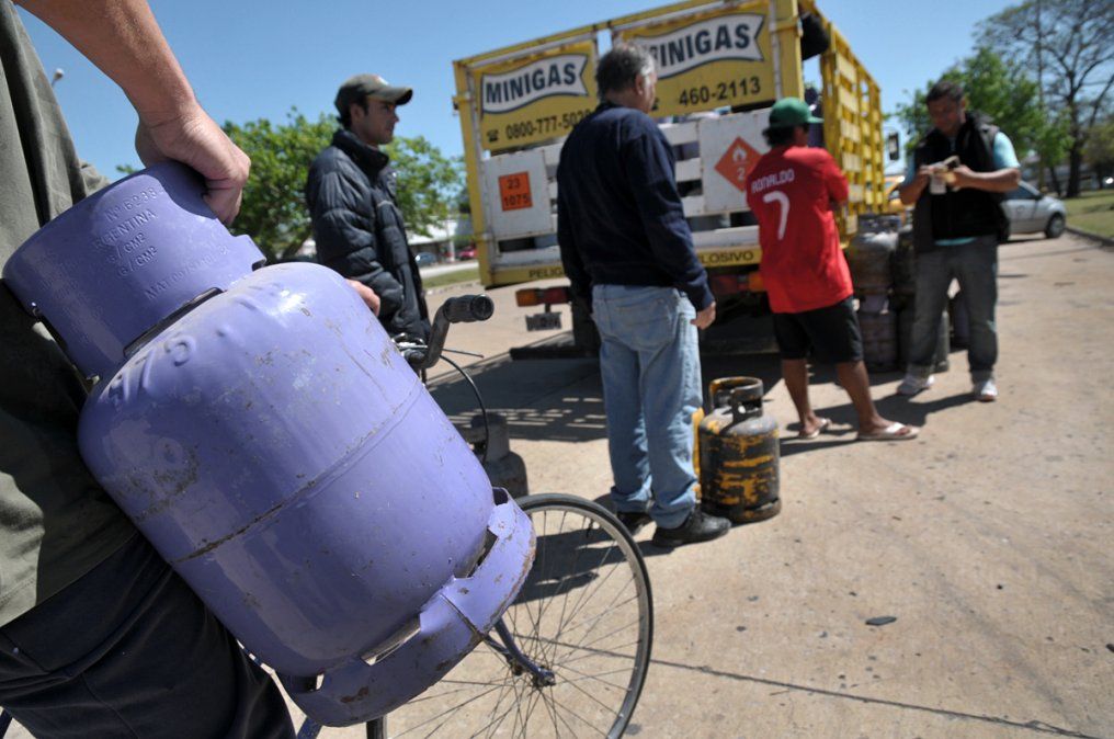 Gas envasado: Las familias que usen garrafa deberán inscribirse para recibir el subsidio equivalente a una unidad de 10 kilos en invierno. Gas envasado: Las familias que usen garrafa deberán inscribirse para recibir el subsidio equivalente a una unidad de 10 kilos en invierno.
