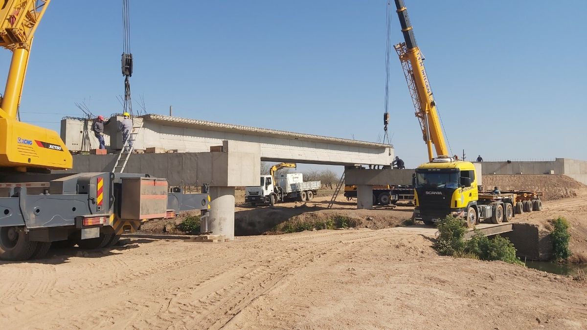 La gestión de Omar Perotti lleva adelante un ambicioso plan de obras en estructuras viales de distintos departamentos del territorio.&nbsp;