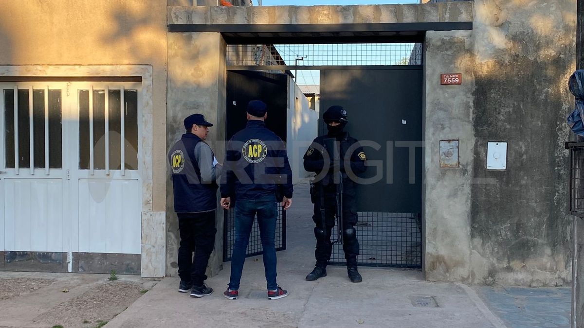 Uno de los allanamientos por los aprietes de la barra a jugadores de Colón se llevó a cabo en 1° de Mayo al 7500.&nbsp;