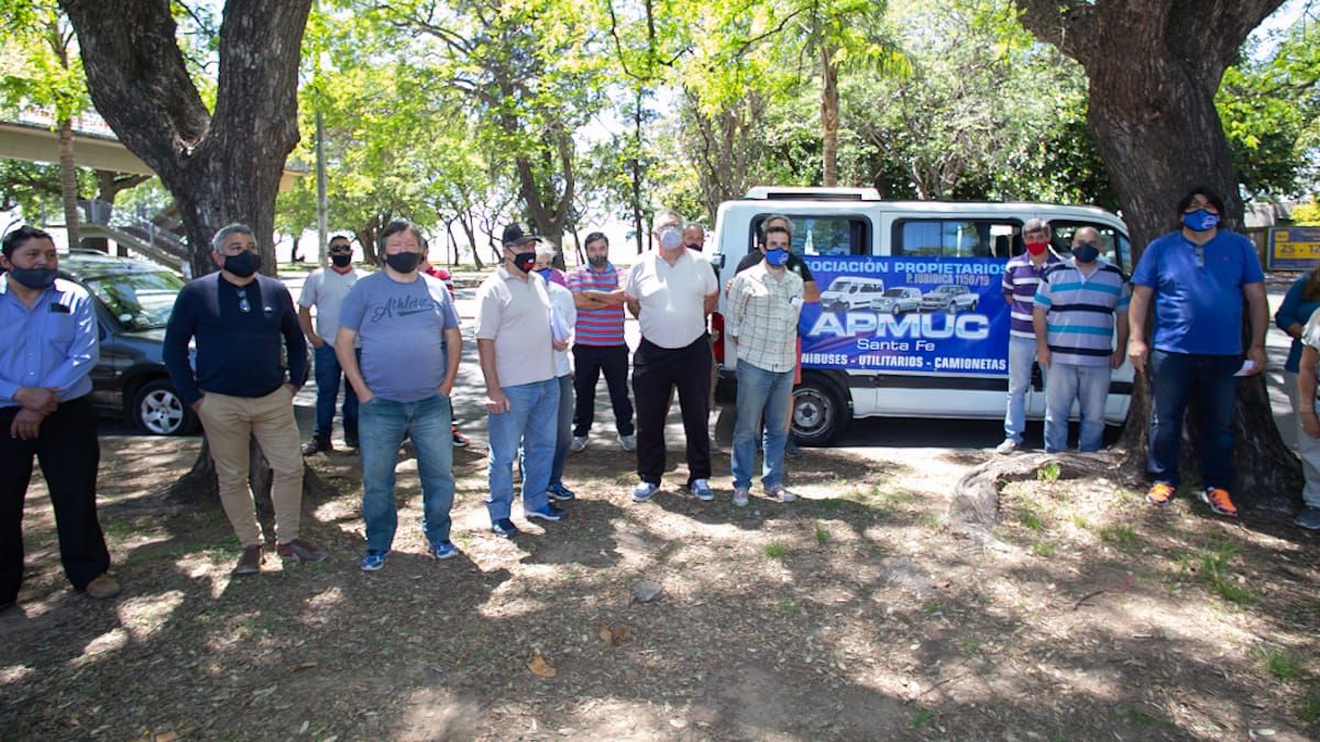Los transportistas municpales se movilizaron para reclamar asistencia en el marco de la pandemia.&nbsp;