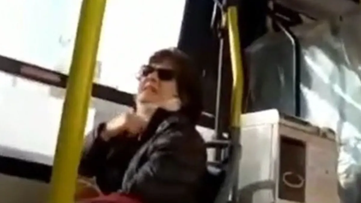 Una mujer discriminó a una estudiante extranjera: 