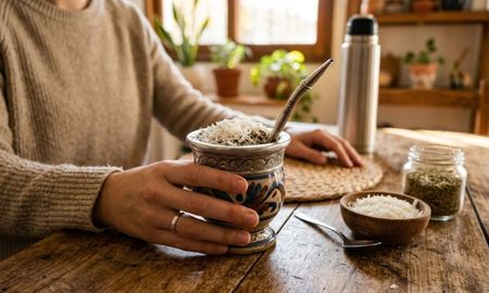 Poner coco rallado en el mate se volvió tendencia por su sabor y beneficios. Poner coco rallado en el mate se volvió tendencia por su sabor y beneficios.