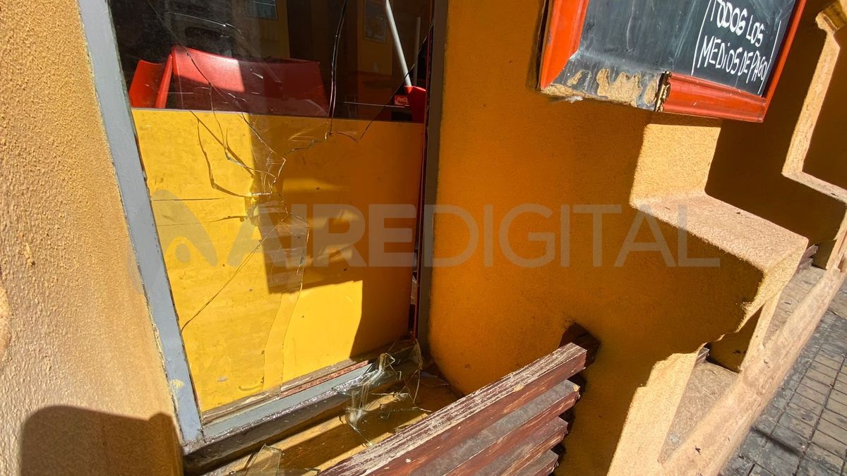 Los delincuentes volvieron a romper un vidrio para ingresar al local