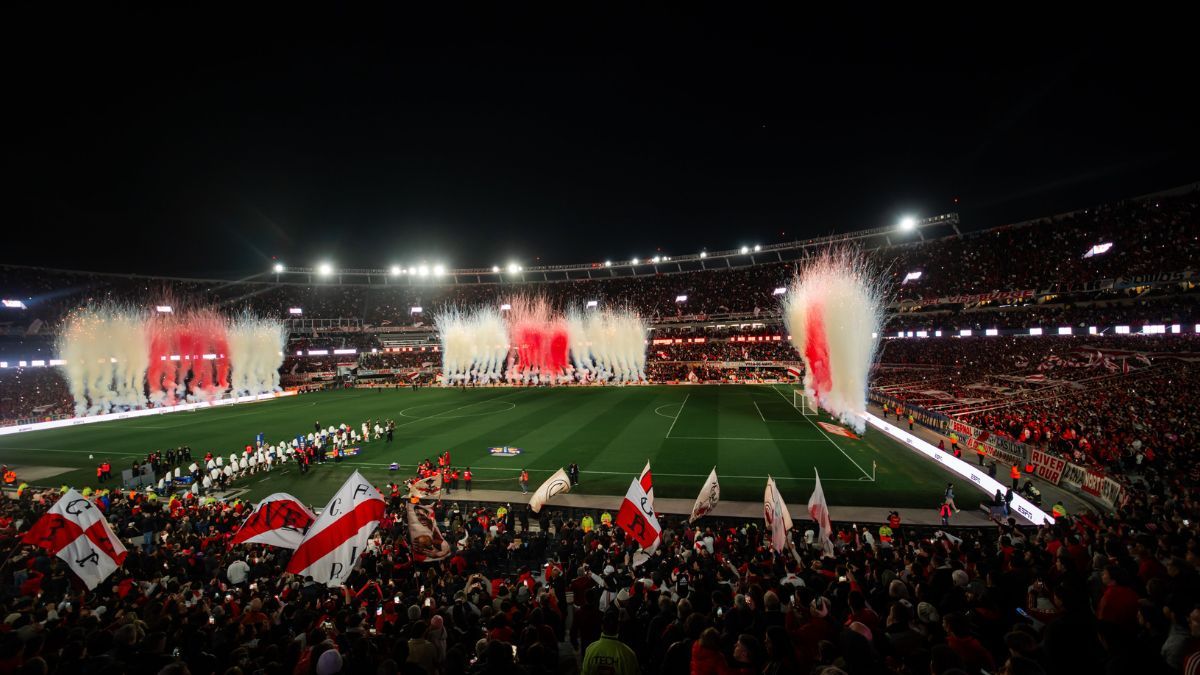 El hincha de River sufrió una descompensación durante el partido ante Independiente Santa Fe. El hincha de River sufrió una descompensación durante el partido ante Independiente Santa Fe.