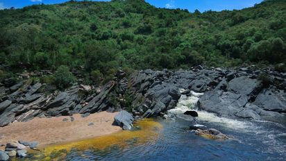 Río, arena y silencio en Córdoba: escapada a la playa más tranquila para bajar mil cambios