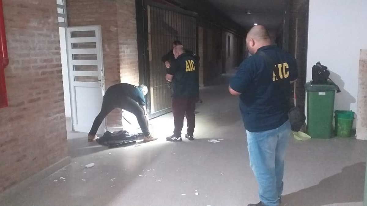 La policía lo detuvo en el interior del establecimiento educativo