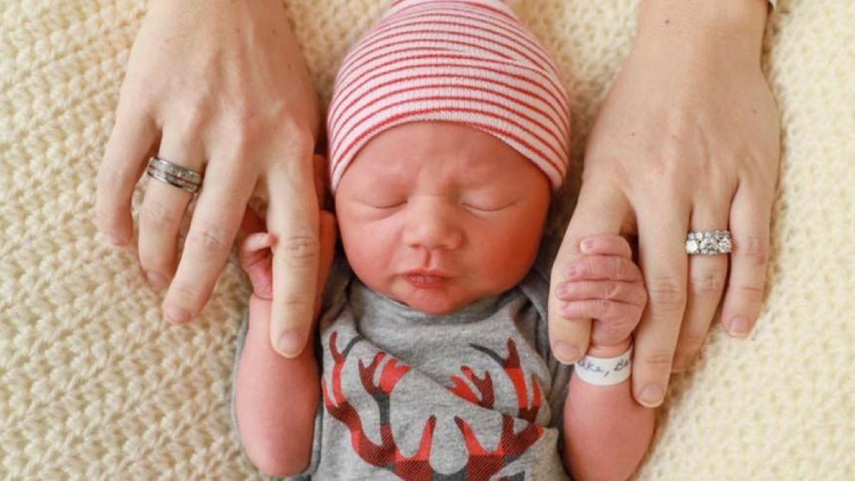 Adelantó el parto de su hijo para que su papá con cáncer terminal pueda conocerlo antes de morir