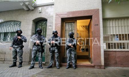 Viamonte al 1500, sede de la mutual del Jockey Club. Allanamientos en Rosario en el marco de la detención del empresario Leonardo Peiti, en la causa por juego clandestino. Viamonte al 1500, sede de la mutual del Jockey Club. Allanamientos en Rosario en el marco de la detención del empresario Leonardo Peiti, en la causa por juego clandestino.