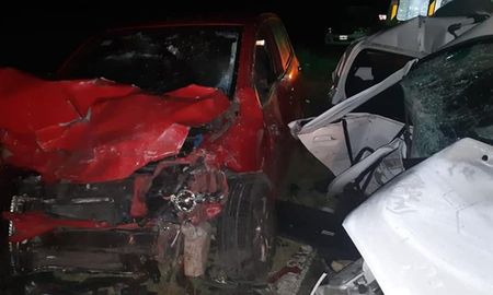 El choque frontal se produjo cerca de las 10 de la noche del viernes El choque frontal se produjo cerca de las 10 de la noche del viernes