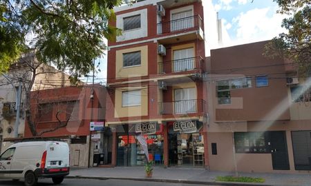 La mujer se encuentra en terapia intensiva producto del impacto con la vereda. La mujer se encuentra en terapia intensiva producto del impacto con la vereda.