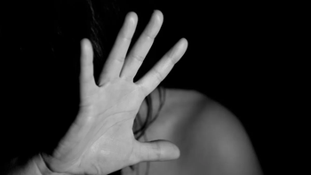 Una adolescente de 16 años en el norte de la ciudad de Santa Fe denunció haber sido sometida a cinco años de cautiverio por parte del papá de su bebé.