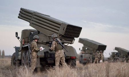 Las Fuerzas Armadas de Ucrania realizan ejercicios en la región de Kherson. Las Fuerzas Armadas de Ucrania realizan ejercicios en la región de Kherson.