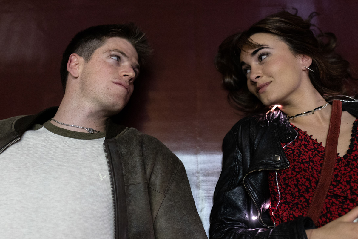 “La última” es un retrato generacional sobre la madurez, la lucha por abrirse camino, el amor, la complicidad y el poder de la amistad.