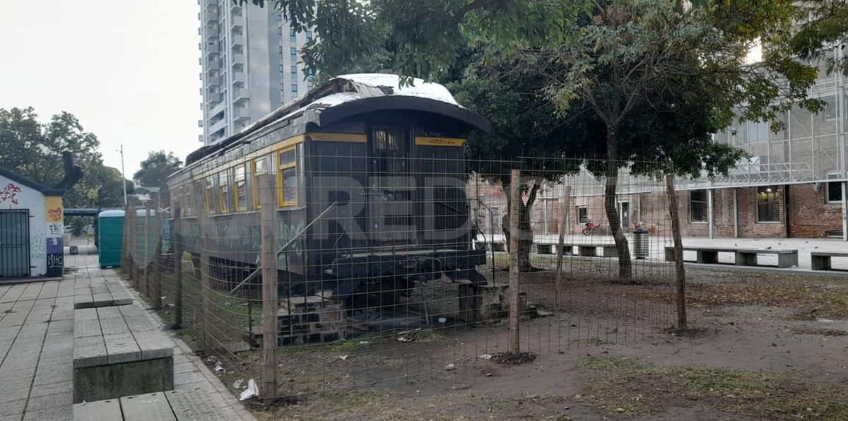 El histórico vagón de Pedro Vittori fue vallado para evitar vandalismo y usurpaciones.&nbsp;