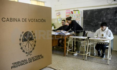 Autoridades de mesa serán capacitadas en toda la provincia de Santa Fe para las elecciones del 29 de junio. Autoridades de mesa serán capacitadas en toda la provincia de Santa Fe para las elecciones del 29 de junio.