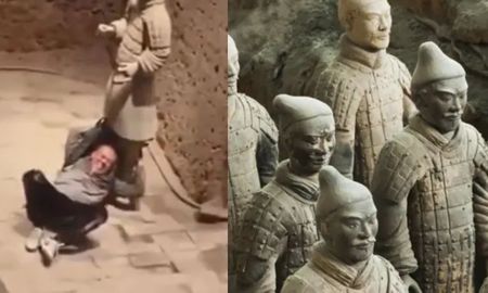 El turista invadió una zona restringida, salto y cayó directamente sobre dos soldados de terracota. El turista invadió una zona restringida, salto y cayó directamente sobre dos soldados de terracota.