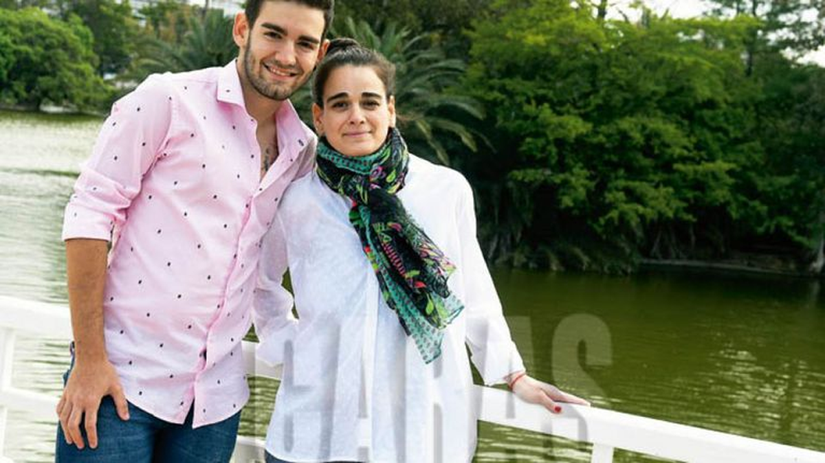Ramiro junto a su mamá, Patricia Pacheco. Ambos viajaban junto a Rodrigo el día de su accidente, pero milagrosamente se salvaron. 