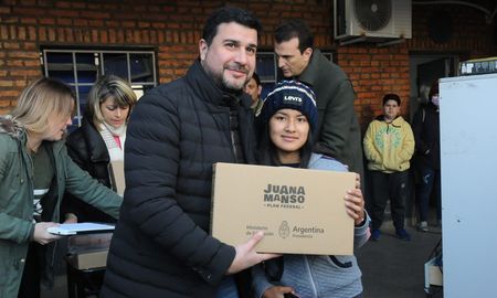 Marcos Cleri participó de la entrega de netbooks en escuelas de Rosario.