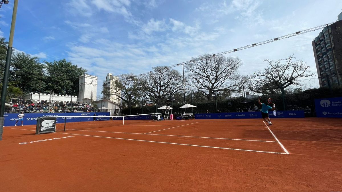 Mariano Navone se quedó con el ATP Challenger 50 de Santa Fe luego de superar al paraguayo Daniel Vallejo por 6-2 y 6-4. Mariano Navone se quedó con el ATP Challenger 50 de Santa Fe luego de superar al paraguayo Daniel Vallejo por 6-2 y 6-4.