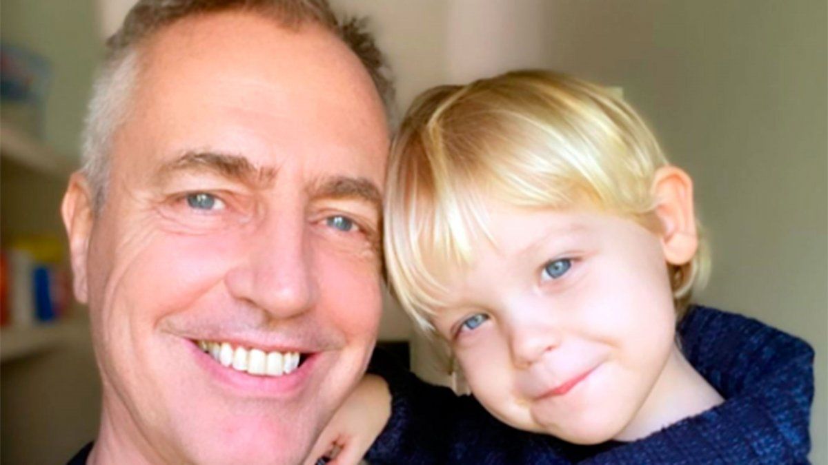 El conductor se prepara para recibir a la beba que tendrá por subrogación de vientre